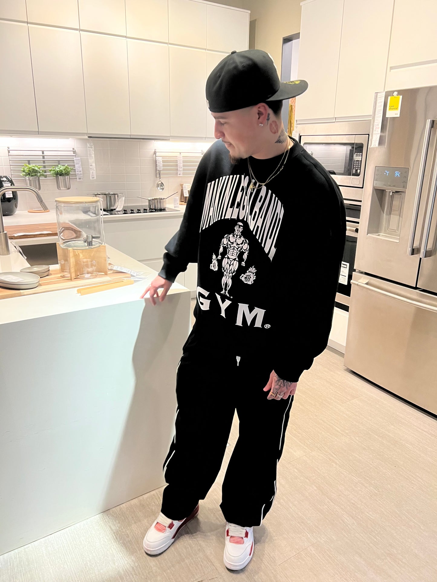 Black GYM crewneck